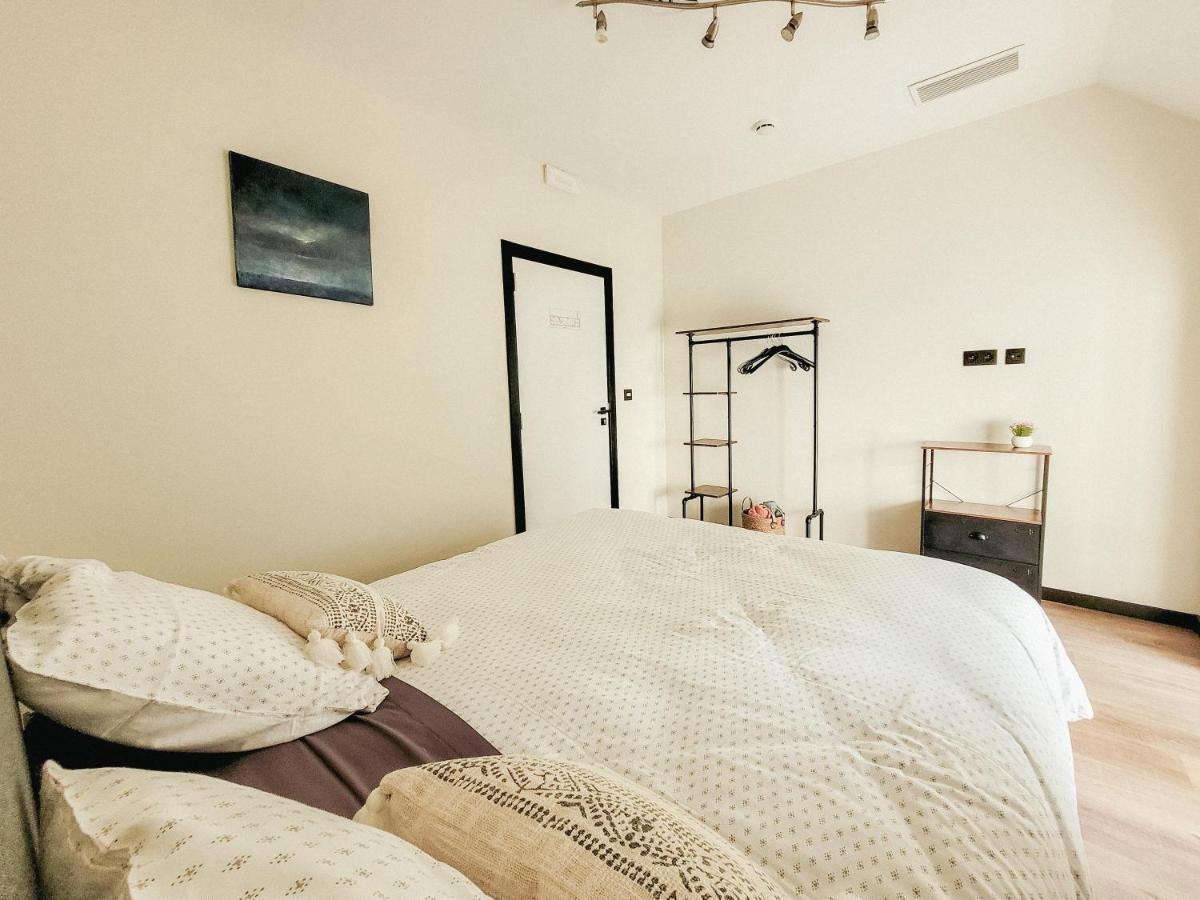 Au Bout De Mes Reves Bed & Breakfast Walcourt Bagian luar foto