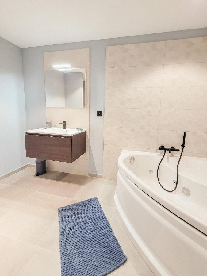 Au Bout De Mes Reves Bed & Breakfast Walcourt Bagian luar foto